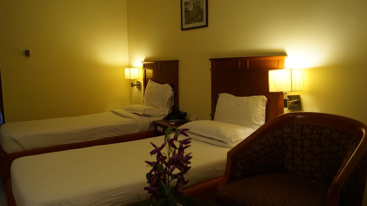 Hotel Grand Palace Chennai Exteriör bild