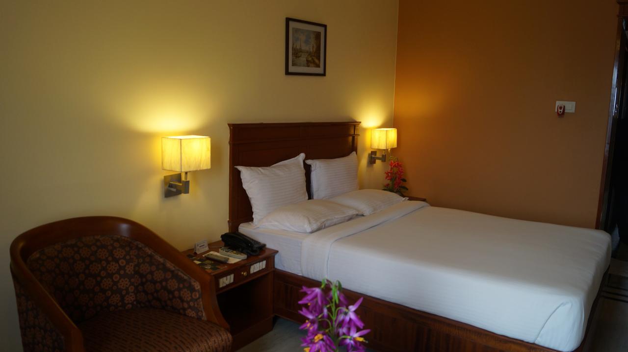 Hotel Grand Palace Chennai Exteriör bild
