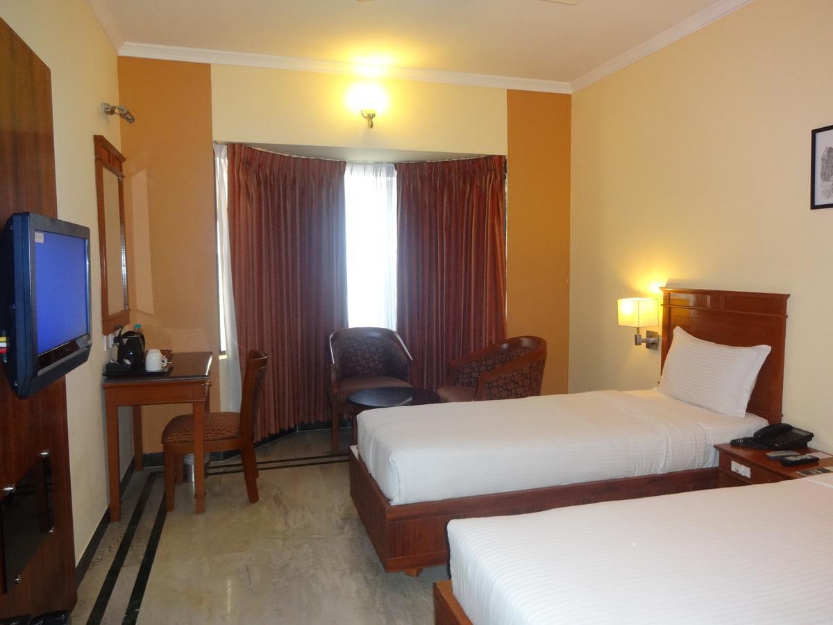 Hotel Grand Palace Chennai Exteriör bild