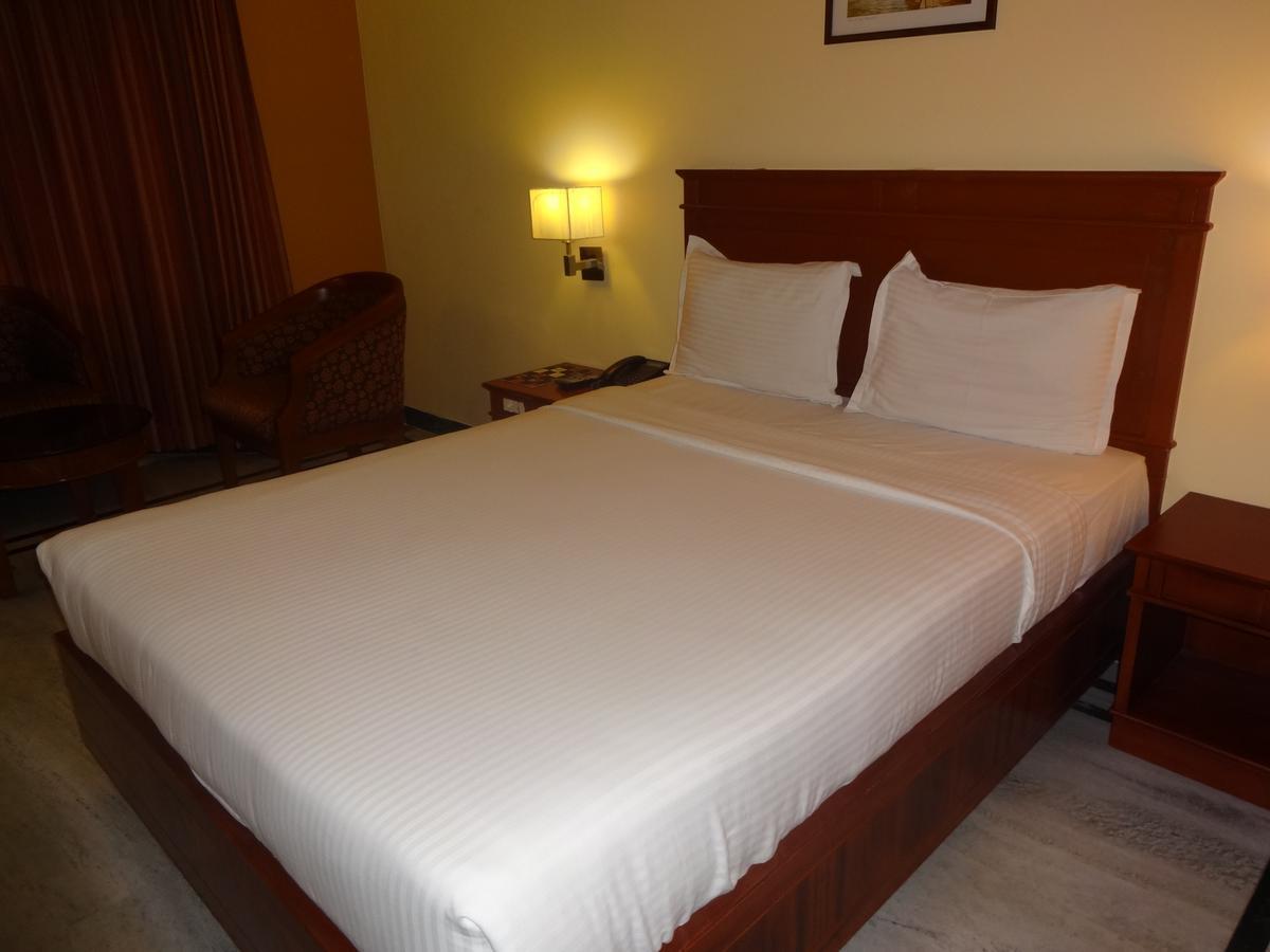Hotel Grand Palace Chennai Exteriör bild