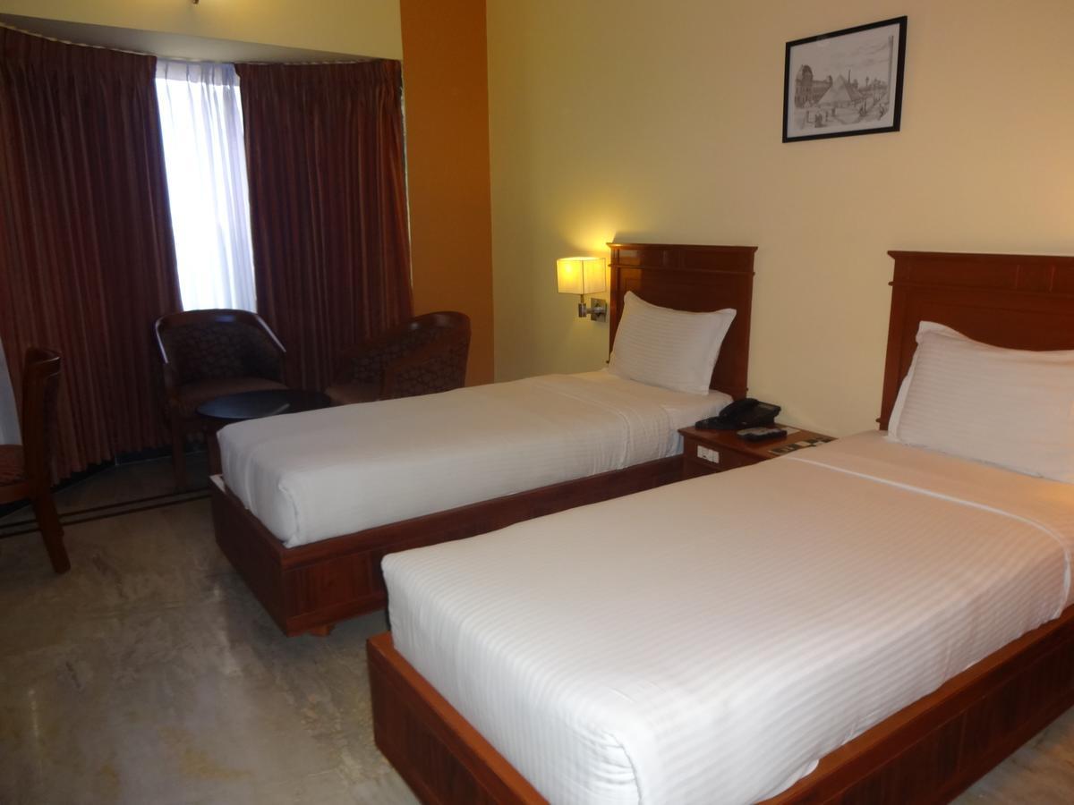Hotel Grand Palace Chennai Exteriör bild